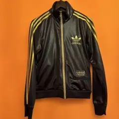 adidas ジャケット 黒 ゴールドストライプ CHILE