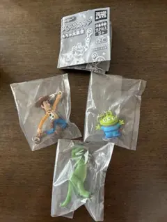 トイストーリー　ゆらゆらつながるマスコット　ウッディ　レックス　エイリアン