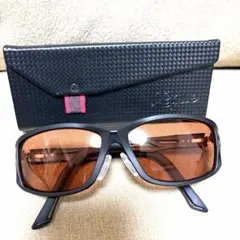 Item thumbnail for item 9df9fb4e-ca9c-4765-8b85-31f54ba74601