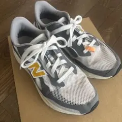 New Balance スニーカー ホワイト/グレー/イエロー　クリーニング済