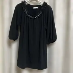 アースミュージック&エコロジー　ブラック五分袖フリルトップス激安