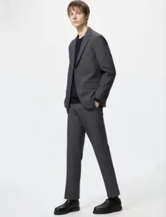 定価3,990円　ユニクロ　感動パンツ　スラックス　ダークグレー