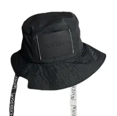 JW ANDERSON ブラック バケットハット JW ANDERSON - ASYMMETRIC BUCKET HAT / アシンメトリー
