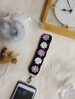花モチーフ スマホショルダーストラップ 黒