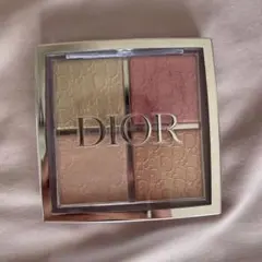 Dior ハイライトパウダー 004