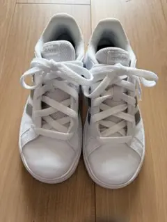 adidas ホワイト スニーカー　19.5cm
