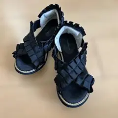フェリシモ リブインコンフォート×はまじ コラボ フリルサンダル ブラック