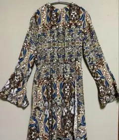 タグ付き新品、花柄フレアスリーブワンピース