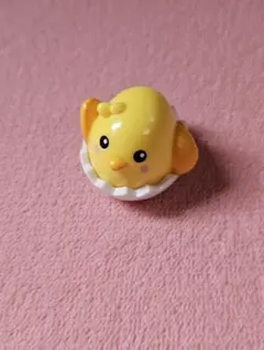 卵から出たひよこのミニチュアフィギュア