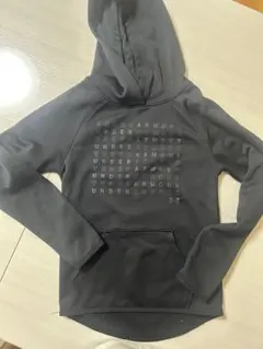 UNDER ARMOUR パーカー　サイズ130（少し小さめ）
