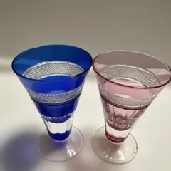青とピンクのグラス
