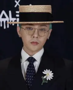 G-DRAGON❤️ デイジーモチーフ ブローチ フラワー コサージュ ピン