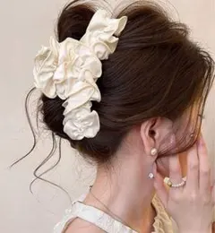 新品　バンスクリップ ヘアクリップ ブラック 韓国 髪留め 大きめ フリル　黒