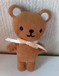 茶色いクマ型ぬいぐるみ リボン付き 約15cm