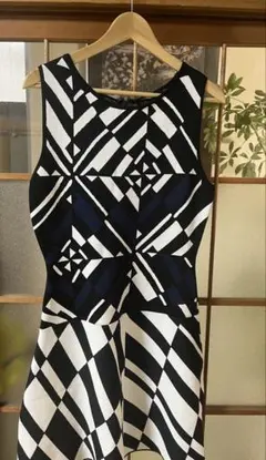 BCBGMAXAZRIA 幾何学模様 ノースリーブワンピース M