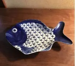 美品　陶器　魚　飾り絵皿　魚を型どった染付の絵柄が可愛いらしい　盛り皿