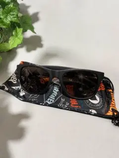 THRASHER サングラス 専用ケース付きのサムネイル