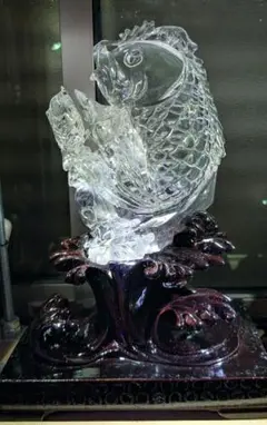 天然水晶 鯉 彫刻 置物 台座付き 天然水晶 鯉 彫刻 置物 台座付き - メルカリ