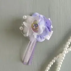 白のシフォンと紫の花びら　子ども　キッズ　コサージュ　ブローチ　入学式　入園式