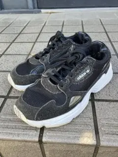 【22.0センチ】adidas ファルコン　BLACK スニーカー