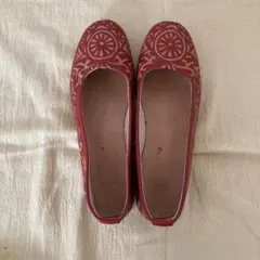 赤い刺繍入りフラットシューズ サイズ7