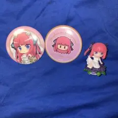 五等分の花嫁　二乃　バッジ2個とフィギュア　色紙