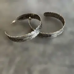 シルバー彫刻模様フープピアス