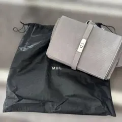 M.U.Lクロコ型押しグレーボディバッグ