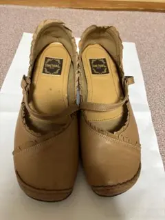 SOMETHING ベージュ ストラップシューズのサムネイル