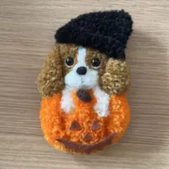キャバリア　犬　パンチニードル　ハロウィン　マスコットブローチ