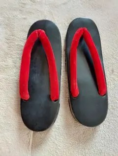 黒と赤い鼻緒の草履 フリーサイズ