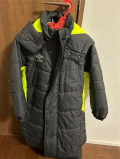 umbro ベンチコート グレー/蛍光イエロー 『サイズ120センチ』