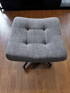 IKEAの回転イージーチェア「HAVBERG（ハーヴベリ）」とオットマンの