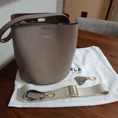 FURLA グレー レザーバケツ型ハンドバッグ