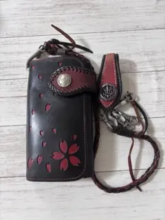 桜模様の黒赤レザー長財布　アルズニ