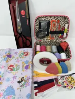 ディズニー　プリンセス柄生地付き　裁縫セット