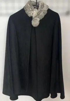 ［即日発送］黒 ファー襟ポンチョ　ブラックケープコート　羽織りアウター