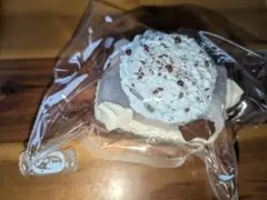 kikisquishy チョコミントアイスぐるぐる三層ト ースト - メルカリ