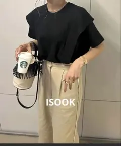 ISOOKラッフルショルダーTシャツ　ブラックのサムネイル