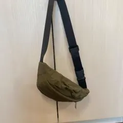 オリーブグリーン ボディバッグ ナイロン