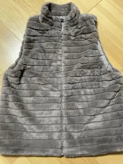 新品タグ付き　フェイクファーベスト