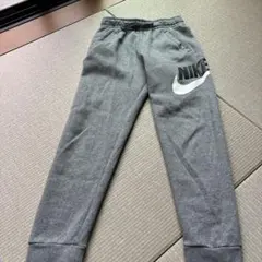子供用　Nike グレー スエット