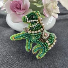 き*ね様 ビーズ刺繍ブローチ☆馬（グリーン）☆ハンドメイド☆干支 馬 午年 開運