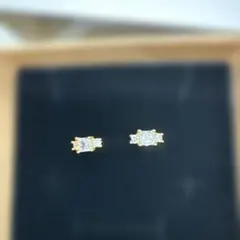 ￼￼￼￼ 新品】ゴールド フープピアス 3連ストーンクロス付き プレゼントにも！