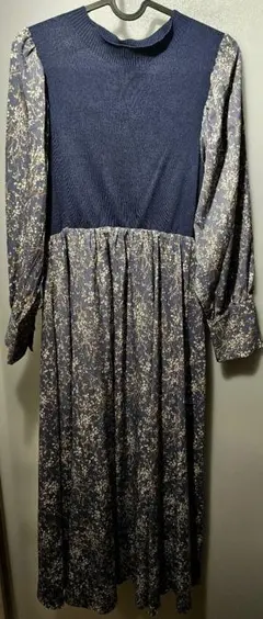 ネイビーと花柄の長袖ワンピース Fサイズ