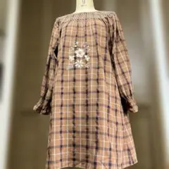 チェック柄 スモッキング 刺繍 ロングワンピース 長袖のサムネイル