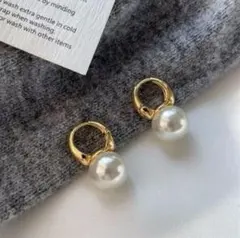 ホワイト　パールピアス　ゴールド　フープ　パール　大粒　一粒　韓国　お洒落　白