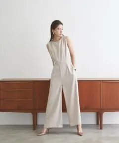 ベージュ ノースリーブ ワイドレッグオールインワン AICのサムネイル