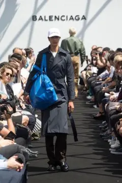 2026年最新】BALENCIAGA メンズ トレンチコートの人気アイテム - メルカリ
