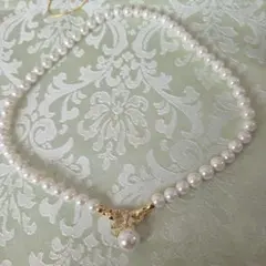 エレガントなパールネックレス